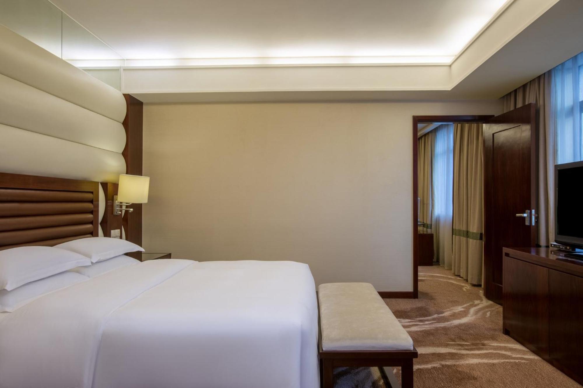 Crowne Plaza Foshan By Ihg - Canton Fair Free Shuttle Bus Exterior foto