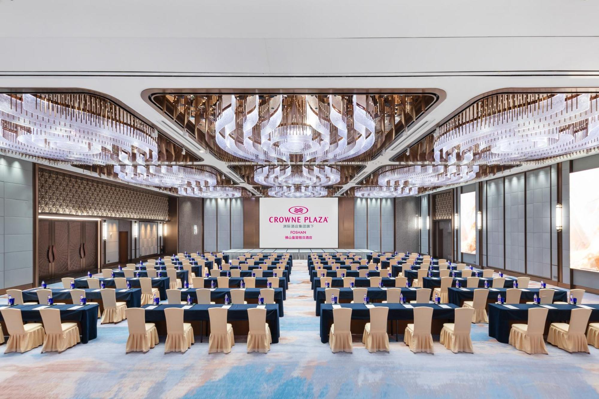 Crowne Plaza Foshan By Ihg - Canton Fair Free Shuttle Bus Exterior foto