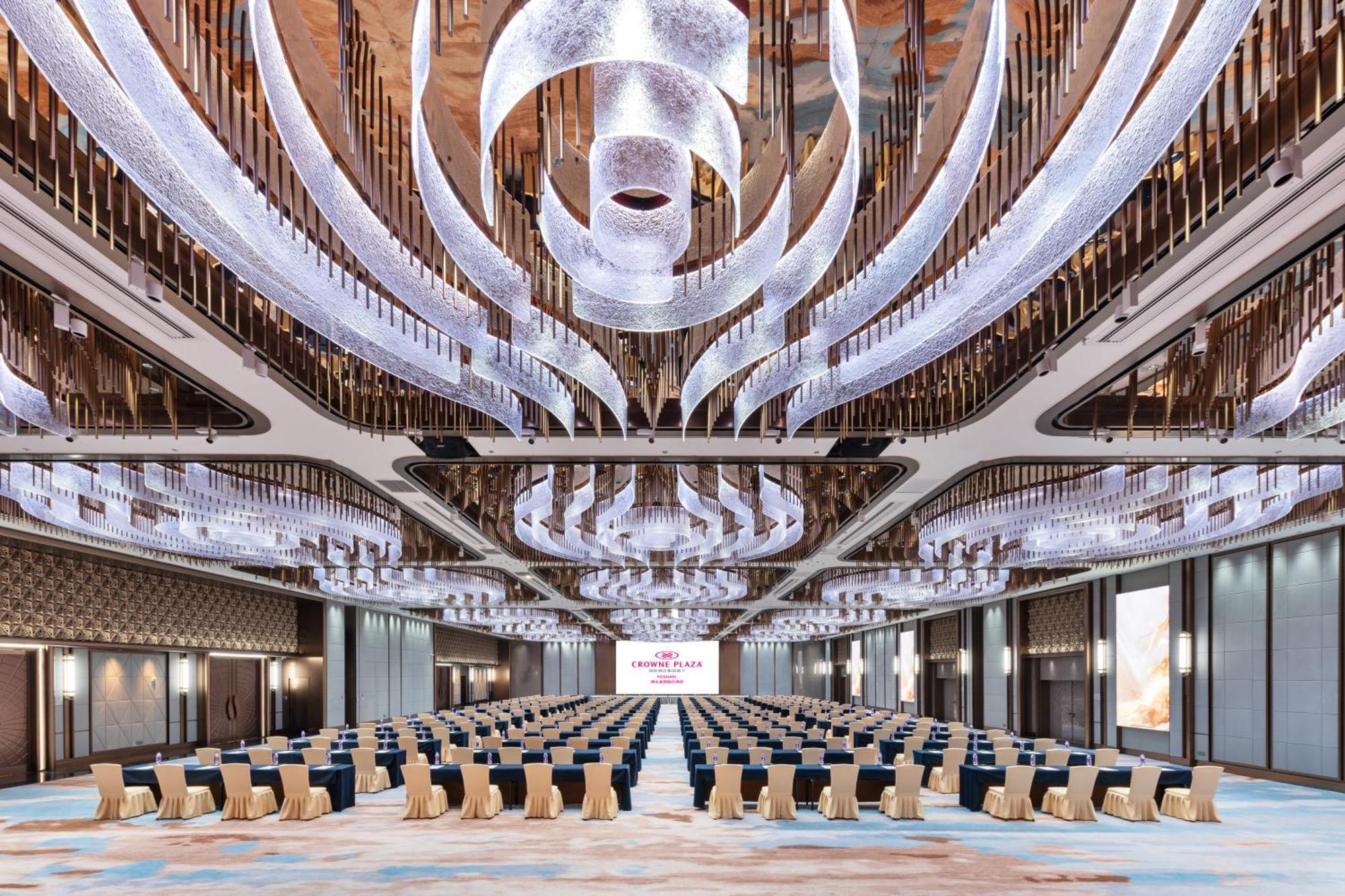 Crowne Plaza Foshan By Ihg - Canton Fair Free Shuttle Bus Exterior foto
