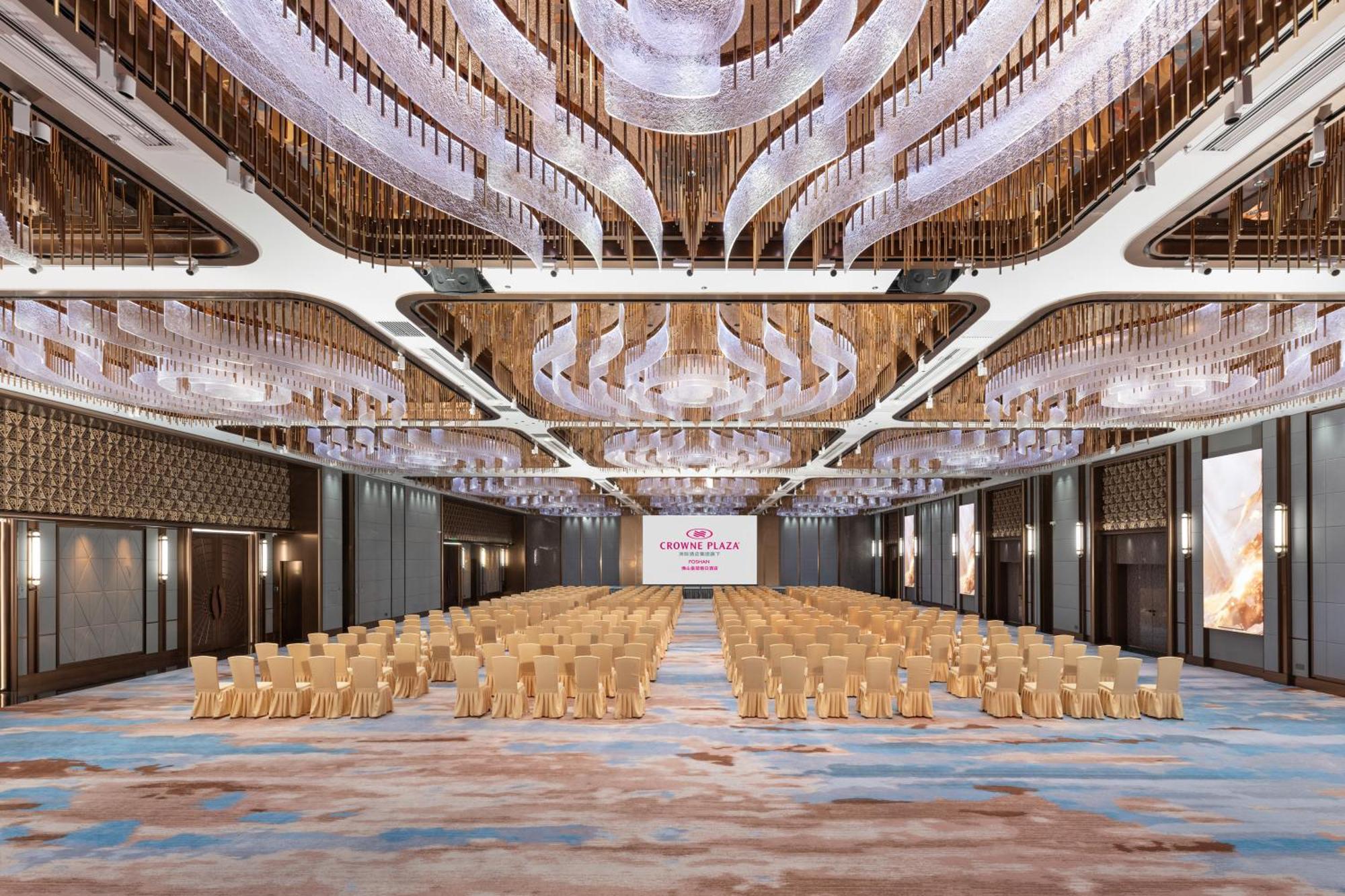 Crowne Plaza Foshan By Ihg - Canton Fair Free Shuttle Bus Exterior foto